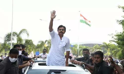 ప్రజల పక్షాన నిలబడకపోతే వారి జన్మ వృధా : పవన్ కళ్యాణ్