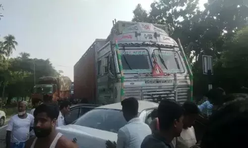 అసోంలో ఘోర రోడ్డు ప్రమాదం.. ఐదుగురు మృతి