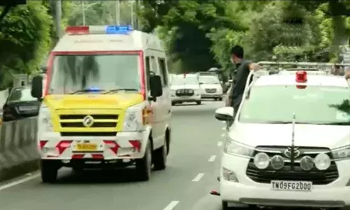 మానవత్వాన్ని చాటుకున్న సీఎం స్టాలిన్‌.. కాన్వాయ్‌ను ఆపేసి మరి..