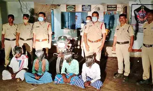 పరువు తీసిందని పెద్ద కోడలిని.. మామ, మరుదులు కలిసి..