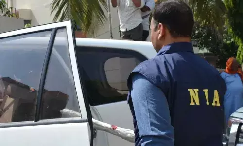 తీవ్రవాదిని పట్టేసిన ఎన్ఐఏ అధికారులు