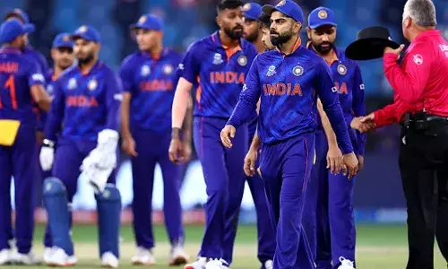 సెమీస్ అవకాశాలు సజీవం.. ఇలా జరిగితేనే భారత్కు అవకాశం
