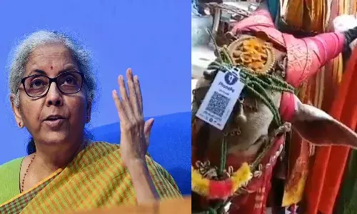 గంగిరెద్దు తలపై క్యూఆర్ కోడ్ ట్యాగ్.. వీళ్లూ అప్డేట్ అయ్యారు.!