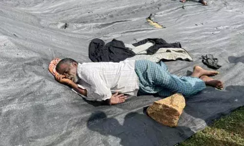 కామారెడ్డిలో విషాదం.. ధాన్యం కుప్పపైనే ఆగిన రైతు గుండె.!