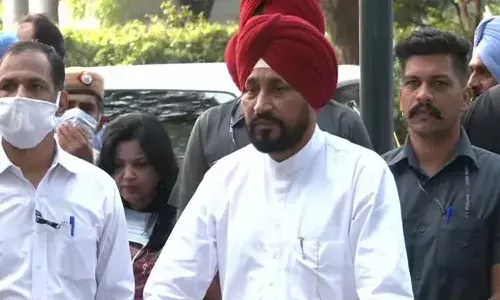 పెట్రోల్ పై 10, డీజిల్ పై 5 రూపాయలు తగ్గించిన ముఖ్యమంత్రి