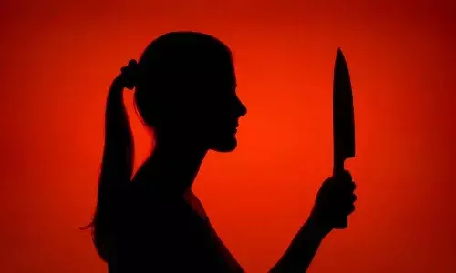 ప్రియునికి కాబోయే భార్యపై ప్రియురాలి దాడి.. పైగా ఇద్దరు ప్రాణ స్నేహితులు..!