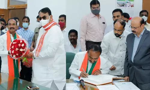 హుజూరాబాద్ ఎమ్మెల్యేగా ఈటల ప్రమాణ స్వీకారం