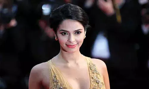 నాలోని వేడితో.. నా నడుం మీద చపాతీ కాలుస్తానన్నాడు: మల్లికా షెరావత్.!