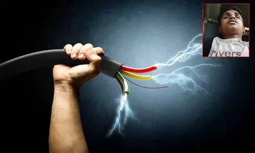 విషాదం.. ఫ్లెక్సీలు కడుతూ యువకుడు మృతి