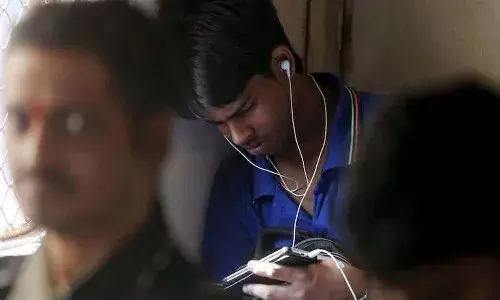 బస్సుల్లో అందరికీ వినిపించేలా పాటలు పెడితే.. వారిని దింపేయొచ్చు..!