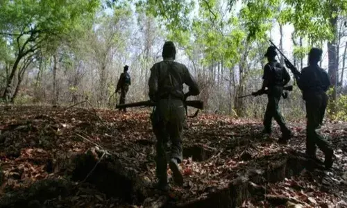 ఎన్కౌంటర్.. ఐదుగురు మావోయిస్టులు మృతి