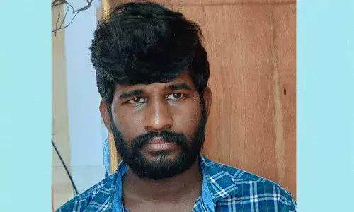 ల్యాబ్లో యువతి బట్టలు విప్పించి.. సెల్ఫోన్తో ఫొటోలు తీసిన వ్యక్తి అరెస్టు