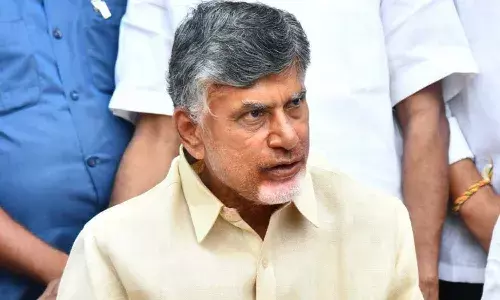 అక్రమాలకు పాల్పడుతున్న వారిని వదిలి ప్రతిపక్షాన్ని వేధించడమేంటి.? : చంద్రబాబు