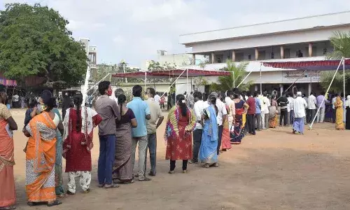 ఏపీలో కొనసాగుతున్న మున్సిపల్‌ ఎన్నికల పోలింగ్..!