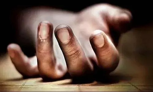 చెరకు తోటలో వివస్త్రగా బాలిక మృతదేహం.. చుట్టుపక్కల బీరు బాటిళ్లు, సిగరెట్లు