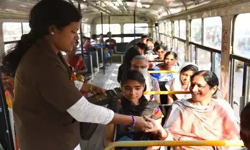 ఆర్టీసీ కండక్టర్ల వద్ద కొరియర్ బుక్ చేసుకునేలా ఏర్పాట్లు