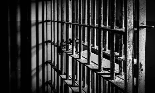 ముగ్గురు ప్రియులతో కలిసి.. భర్తను హత్య చేసిన భార్య.. 8 నెలల తర్వాత