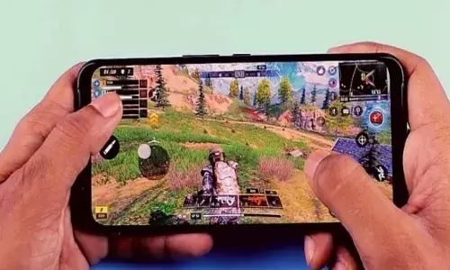 9 ఏళ్ల పిల్లాడు మొబైల్ లో గేమ్ ఆడుతూ ఉండగా..!