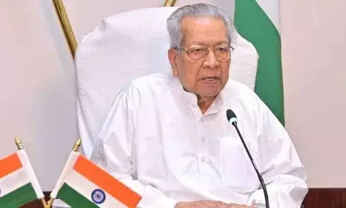 గవర్నర్కు అస్వస్థత.. ప్రత్యేక విమానంలో హైదరాబాద్ తరలింపు