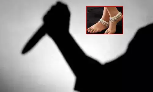 మహిళ కాలి గజ్జెలపై పడ్డ కన్ను.. ఎంతటి దారుణానికి ఒడిగట్టారంటే..