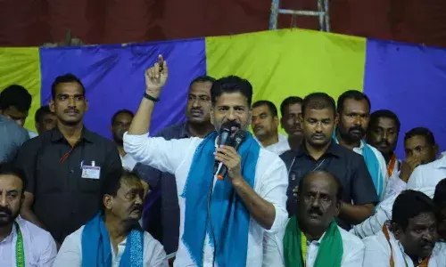 మోదీ, కేసీఆర్ చీకటి ఒప్పందం చేసుకొని అలా చేస్తున్నారు