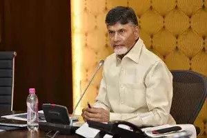 మనకు ఎన్ని కష్టాలున్నా అండగా నిలుద్దాం : టీడీపీ శ్రేణులకు చంద్రబాబు పిలుపు మనకు ఎన్ని కష్టాలున్నా అండగా నిలుద్దాం : టీడీపీ శ్రేణులకు చంద్రబాబు పిలుపు
