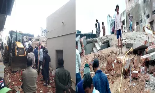 కుప్పకూలిన భవనం.. ఇద్ద‌రు చిన్నారులు మృతి