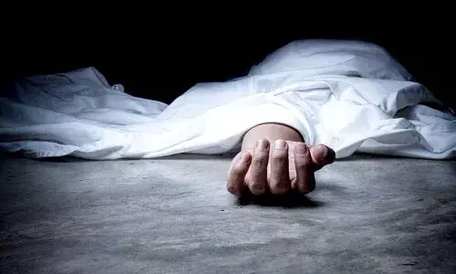 విశాఖ ప్రేమోన్మాద ఘటన.. చికిత్స పొందుతూ యువతి మృతి..!