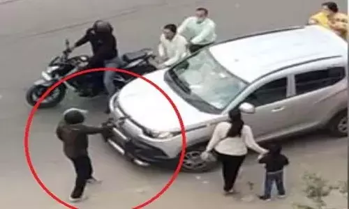 చైన్ దొంగిలించాలని వచ్చారు.. విఫలమవ్వడంతో..!