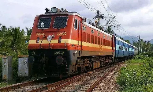 భారీ వర్షాల కారణంగా 18 రైళ్లు రద్దు