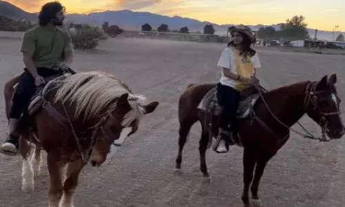 విజయ్ దేవరకొండతో హార్స్ రైడింగ్ కు వెళ్లిన క్యూటీ