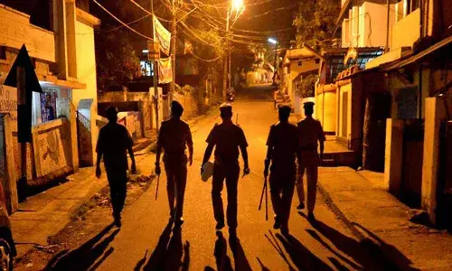 విశాఖలో ఆ టైమ్లో బయటకొస్తే.. వేలిముద్రలు తీసుకుంటారు.. లేదంటే..!