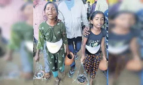 ఆ చిన్నారులను ఆదుకోండి.. కలెక్టర్కు మంత్రి కేటీఆర్ ట్వీట్