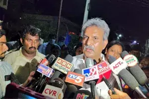 ఎన్ని ప్రలోభాలు పెట్టినా.. క్యాష్ కన్నా క్యారెక్టర్ ముఖ్యమని నిలబడ్డారు ఎన్ని ప్రలోభాలు పెట్టినా.. క్యాష్ కన్నా క్యారెక్టర్ ముఖ్యమని నిలబడ్డారు