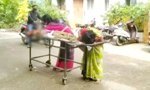 స్కూల్ బస్సు మిస్.. బాధతో షాకింగ్ నిర్ణ‌యం తీసుకున్నాడు