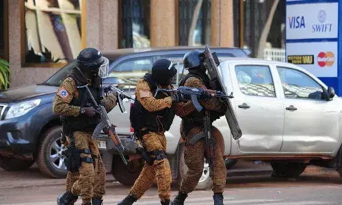 బుర్కినా ఫాసోలో ఉగ్రవాదుల కాల్పుల కలకలం.. 19 మంది మృతి