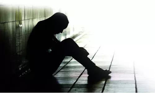 దారుణం.. కంటికి రెప్ప‌లా కాపాడాల్సిన తండ్రే