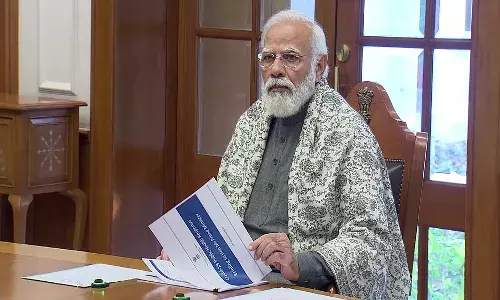 కరోనా కొత్త వేరియంట్ ఒమిక్రాన్ కలవరం.. ప్రధాని మోదీ అధ్యక్షతన అత్యవసర సమావేశం
