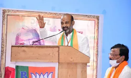 సొంత పనుల కోసమే ఢిల్లీకి కేసీఆర్.. పతనం మొదలైంది : బండి సంజయ్