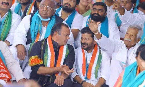 లొల్లికి బ్రేక్.. ఒకే వేదికపై రేవంత్, కోమటిరెడ్డి