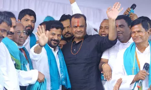 ఔను.. వాళ్లిద్దరు కలిశారు.. వరి దీక్ష దృశ్యమాలిక