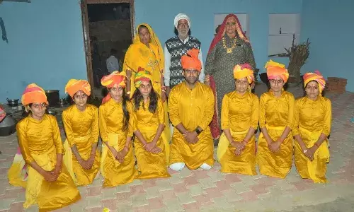 ఆరుగురు కుమార్తెలకు ఒకేసారి పెళ్లి.. తండ్రి భావోద్వేగం.!