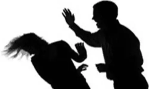 భర్త భార్యను కొట్టడం.. సమర్థిస్తున్నారట..! షాకింగ్ రిపోర్ట్