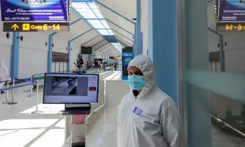 దక్షిణాఫ్రికా నుంచి వ‌చ్చిన ఇద్ద‌రికి క‌రోనా పాజిటివ్‌.. కొత్త వేరియంట్‌పై అనుమానం