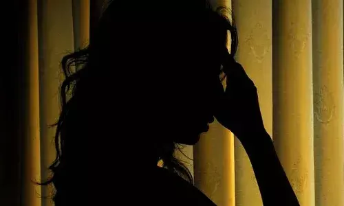 ఇంటి అద్దె కోసం.. ఓనర్‌తో ఎఫైర్‌ పెట్టుకోవాలని భార్యపై భర్త ఒత్తిడి