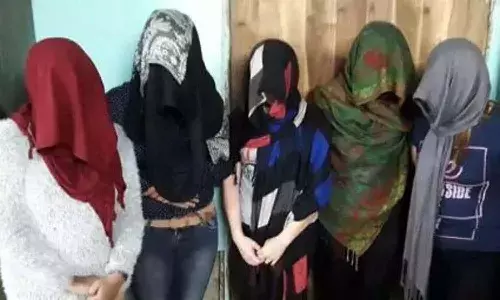 మసాజ్ ముసుగులో వ్యభిచారం.. పోలీసుల అదుపులో పలువురు యువతులు