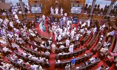 సాగు చట్టాల రద్దుకు పార్లమెంట్ లో ఆమోదం