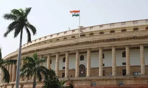 పార్లమెంట్ భవనంలో అగ్నిప్రమాదం