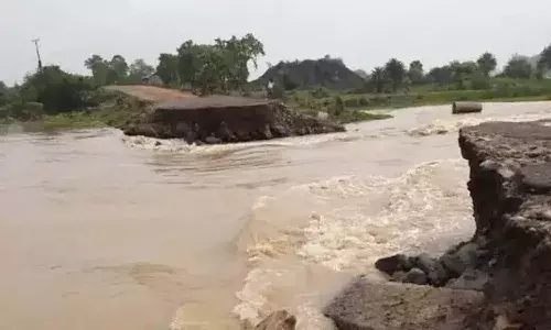 మోపాడు రిజర్వాయర్‌ కట్ట అడుగు భాగంలో లీకులు.. ఐదు గ్రామాలకు ముప్పు