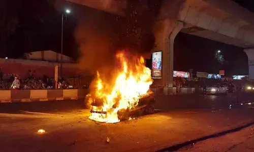 సికింద్రాబాద్‌లో అగ్ని ప్రమాదం.. కారులో చెల‌రేగిన మంట‌లు.. ట్రాఫిక్‌ జామ్‌